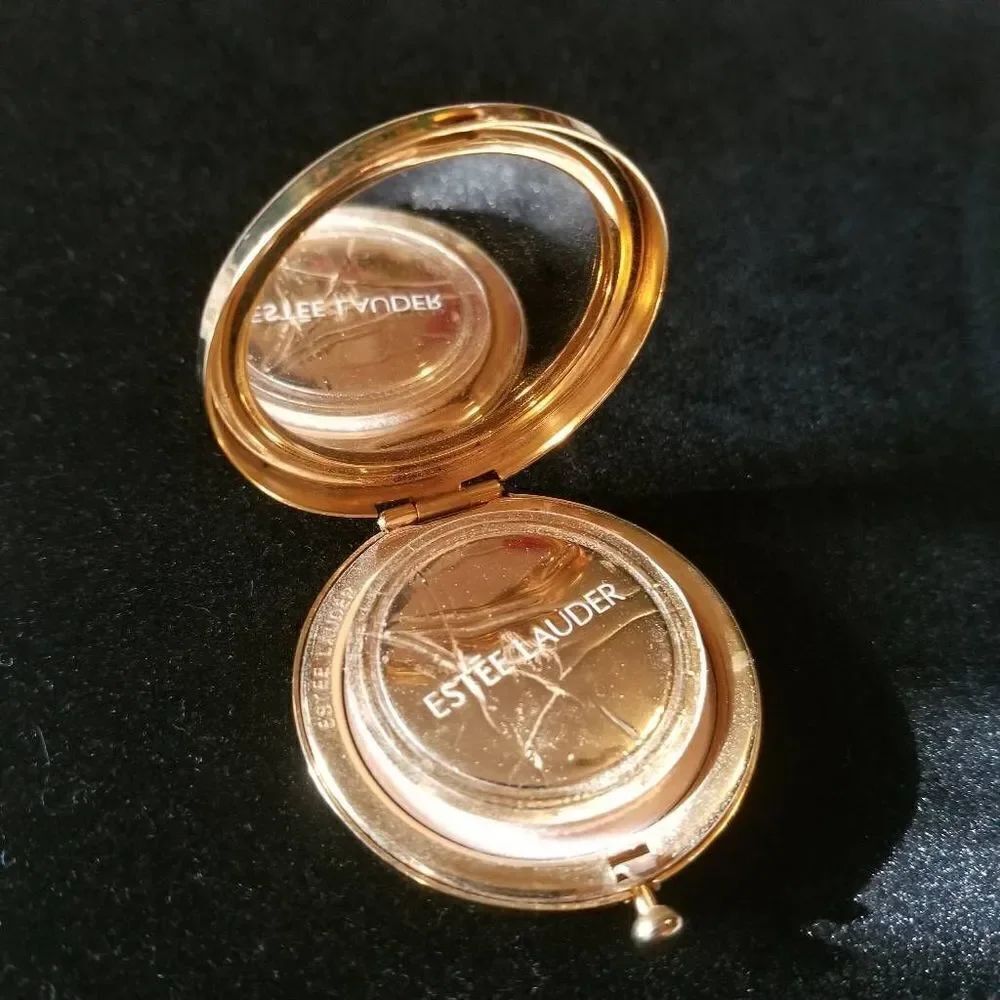 Vintage Estee Lauder Lucidity PressedโPowderโCompact